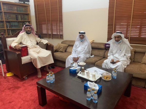 "البحير".. غياب للخدمات الأساسية وضعف البنية التحتية وانتشار الكلاب الضالة