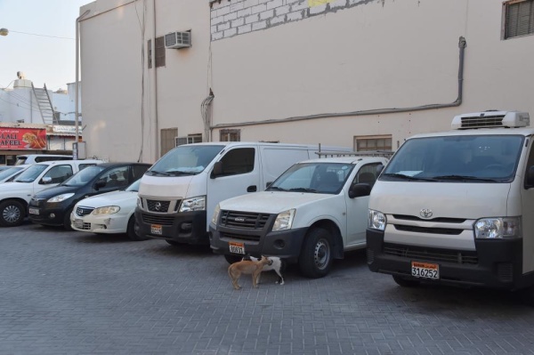 الجودر: مواد غذائية مخزنة في باصات تابعة لآسيويين