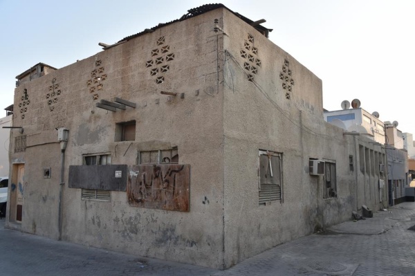 الجودر: مواد غذائية مخزنة في باصات تابعة لآسيويين