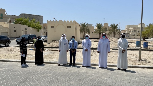 مدير عام بلدية الجنوبية والعضو البلدي يتفقدان الاستراحات قيد الانشاء في جري الشيخ