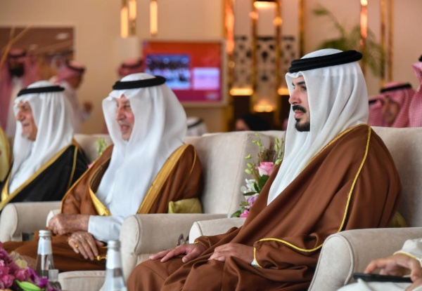 محمد بن سلمان يشيد بالمنافسة القوية بمهرجان الهجن بالطائف
