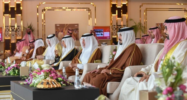 محمد بن سلمان يشيد بالمنافسة القوية بمهرجان الهجن بالطائف