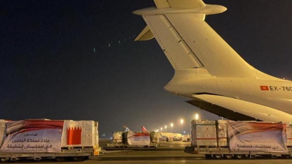 بشحنة إغاثية رابعة.. البحرين أول دولة عربية تصل إلى مطار قندهار