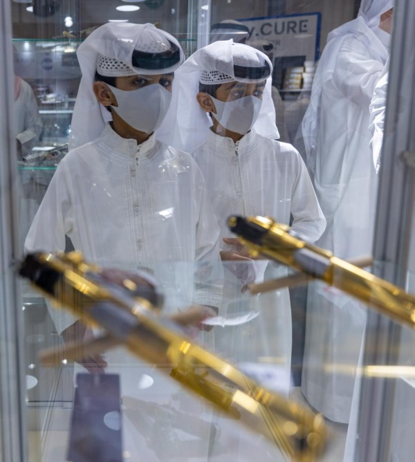 ناصر بن حمد: المعرض يجسد المحافظة على التراث الإماراتي والخليجي