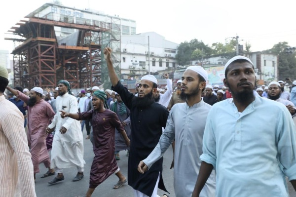 بسبب &laquo;تدنيس القرآن&raquo;.. احتجاجات دامية بين المسلمين والهندوس في بنغلاديش