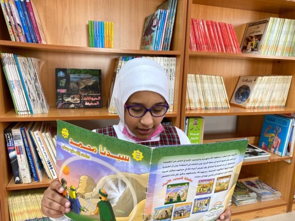 &laquo;ساجدة&raquo; نجمة المدرسة في القراءة والإذاعة رغم ظروفها الصحية