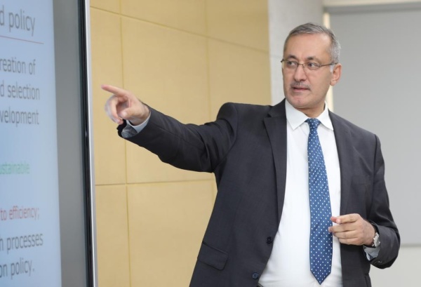 الجيوسي يناقش "عالم ما بعد الجائحة" في "ملتقى أبو ظبي الاستراتيجي الثامن&raquo;