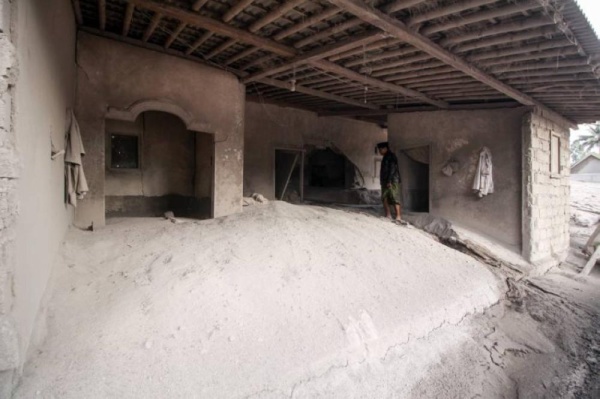 بالصور.. ارتفاع حصيلة قتلى ثوران بركان سيميرو في إندونيسيا