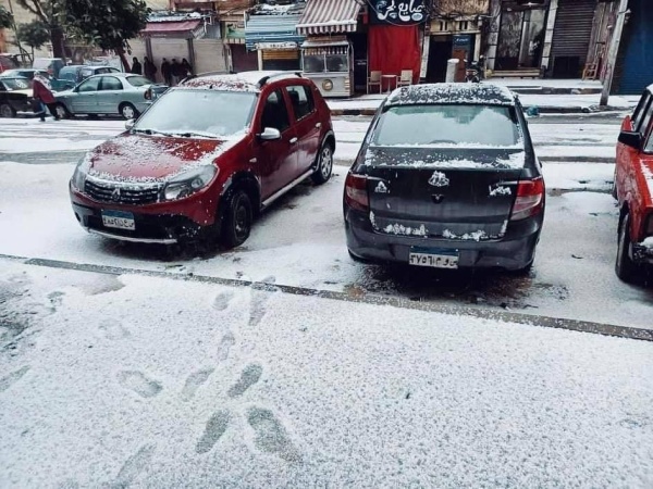 ظاهرة نادرة.. الثلوج تُغطي شوارع الإسكندرية