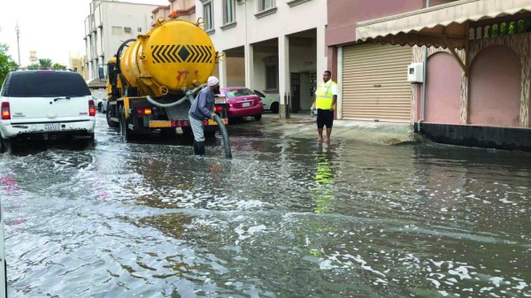 "البلديات": شكلنا الفرق وجهزنا الآلات لطوارئ الأمطار