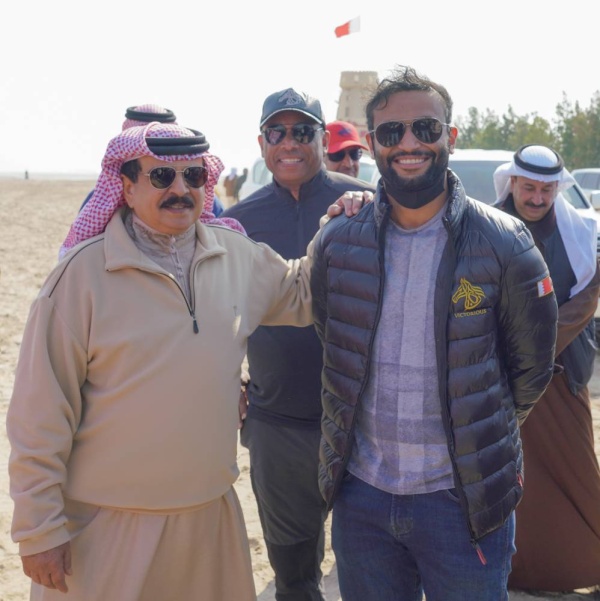 الملك يتابع سباق الأنجال للقدرة ويشيد بدور ناصر بن حمد في المحافظة على الموروث الأصيل