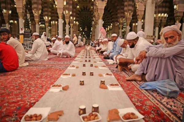 بعد عامين من توقفها .. عودة سُفر إفطار الصائمين في المسجد النبوي