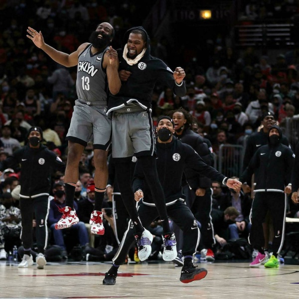 بروكلين يوجّه رسالة قوية بفوز سهل على شيكاغو