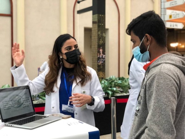 رئيس جامعة الخليج العربي يفتتح حملة "عينك غالية" في الأفنيوز