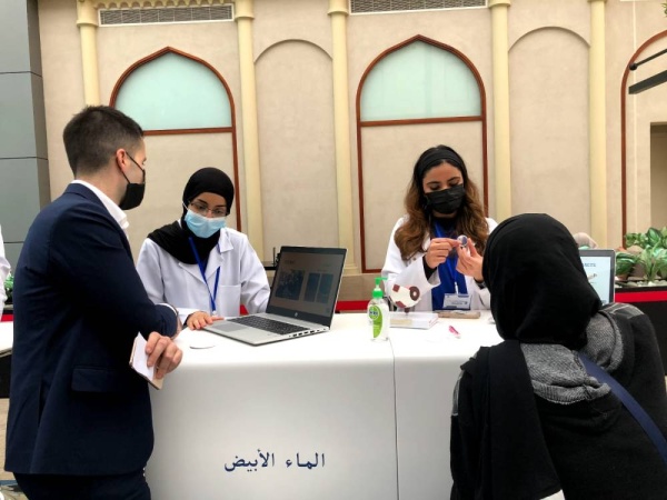 رئيس جامعة الخليج العربي يفتتح حملة "عينك غالية" في الأفنيوز