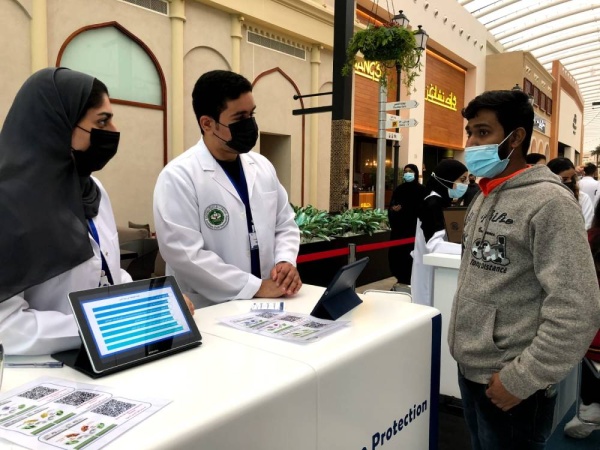 رئيس جامعة الخليج العربي يفتتح حملة "عينك غالية" في الأفنيوز