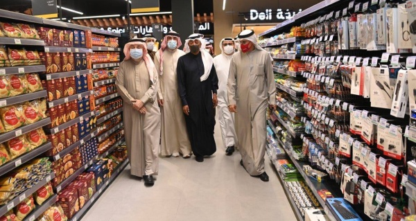 وزير الصناعة والتجارة والسياحة يؤكد ان القطاع التجاري رافد أساسي من روافد الاقتصاد الوطني