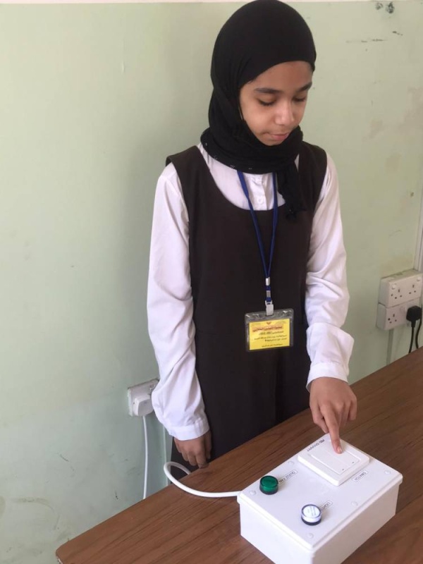 طالبتان بالإعدادي تبتكران جهاز لترشيد الكهرباء