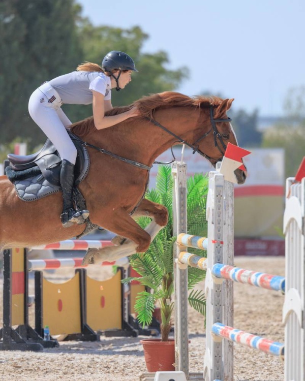 الناشئون يبدعون بمستوياتهم في ثامن بطولات موسم قفز الحواجز