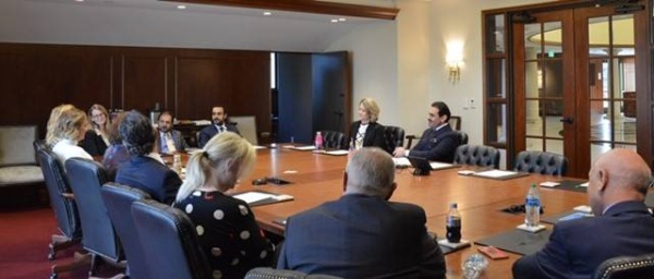 عبدالله بن راشد يشارك في اجتماع مع ممثلين منظمة Colorado Business Roundtable