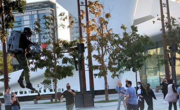 بالصور.. دعوات "طائرة" لزوار أجمل مبنى في العالم