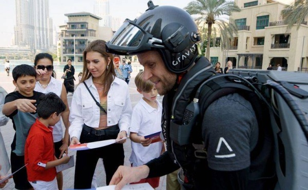 بالصور.. دعوات "طائرة" لزوار أجمل مبنى في العالم