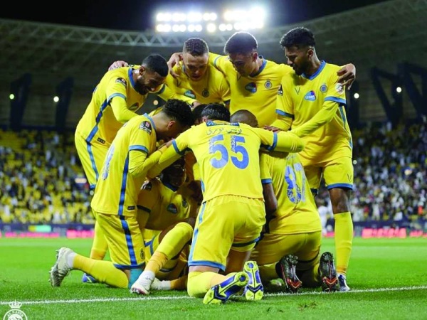 الهلال يعبر الحزم ويواصل الزحف
"أبو بكر" ينقذ النصر من مطب أبها بهدف قاتل