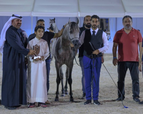 عيسى بن عبدالله يتوج أبطال المسابقات وتكريم الحكام في بطولة البحرين لجمال الخيل العربية