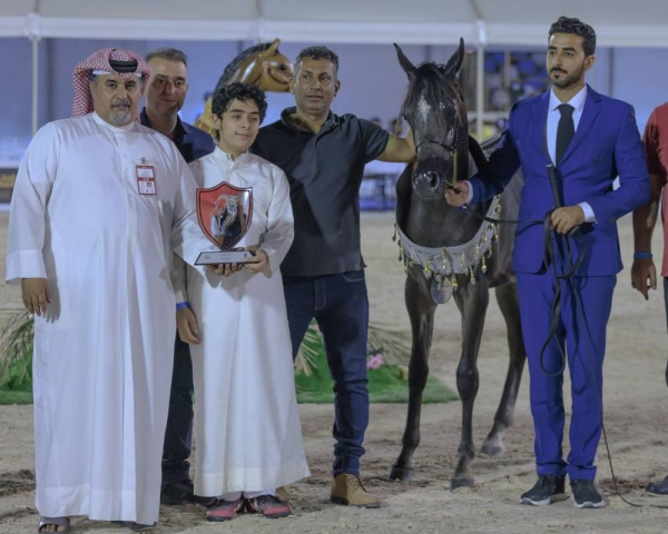 عيسى بن عبدالله يتوج أبطال المسابقات وتكريم الحكام في بطولة البحرين لجمال الخيل العربية