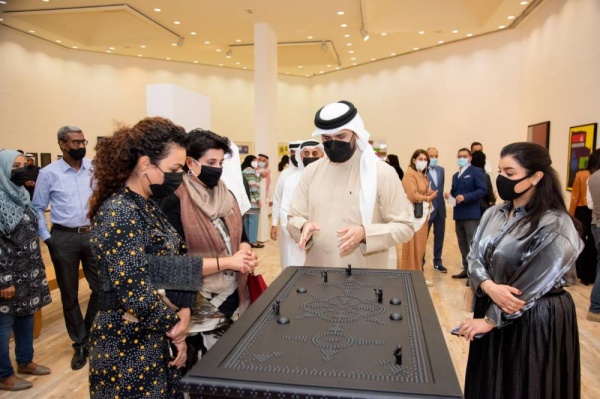 "مذكرات مرئية" للفنان راشد أحمد العريفي يفتح أبوابه في مركز الفنون