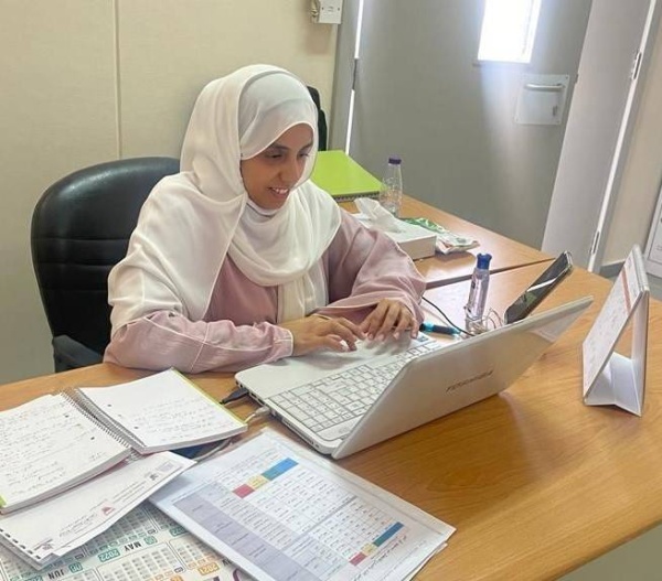 معلمة بحرينية تُمكّن 80 طالبة من إنتاج محتوى رقمي للرياضيات