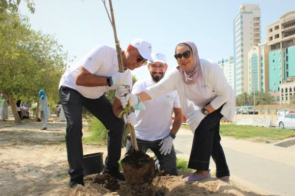 غرس 180 شجرة في الساحل الشرقي لكورنيش الفاتح بدعم من بنك الخليج الدولي