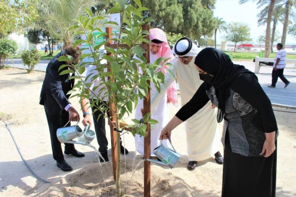 غرس 180 شجرة في الساحل الشرقي لكورنيش الفاتح بدعم من بنك الخليج الدولي