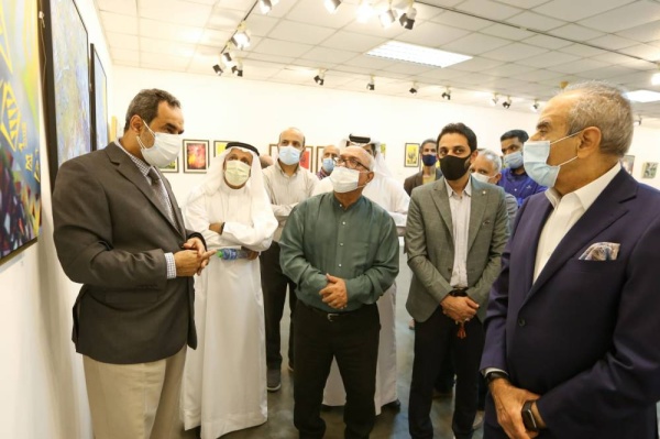 الفنان والباحث التاريخي محمود عبدالصاحب يتألق في عرض تجربته الفنية رحلة عبر الزمن الى دلمون.