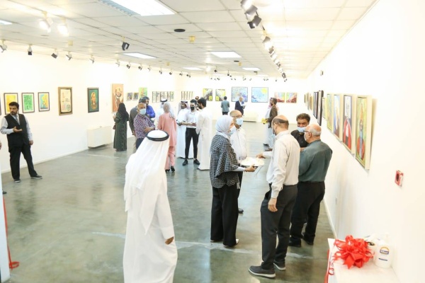 الفنان والباحث التاريخي محمود عبدالصاحب يتألق في عرض تجربته الفنية رحلة عبر الزمن الى دلمون.