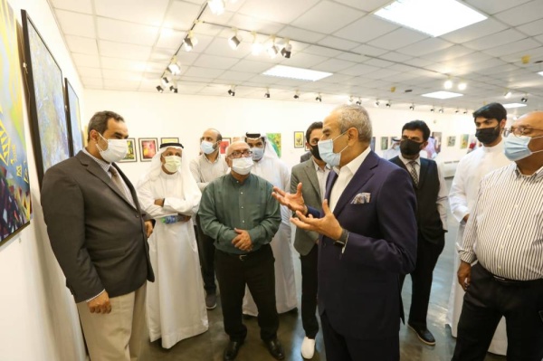 الفنان والباحث التاريخي محمود عبدالصاحب يتألق في عرض تجربته الفنية رحلة عبر الزمن الى دلمون.