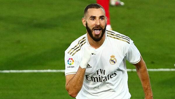 نحو عرش رونالدو.. هاتريك "العجوز" بنزيما يُدخله تاريخ ريال مدريد