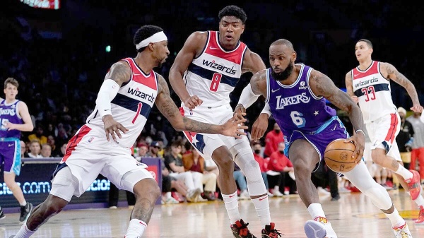 50 نقطة لليبرون وسقوط فينيكس