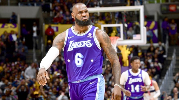 50 نقطة لليبرون وسقوط فينيكس