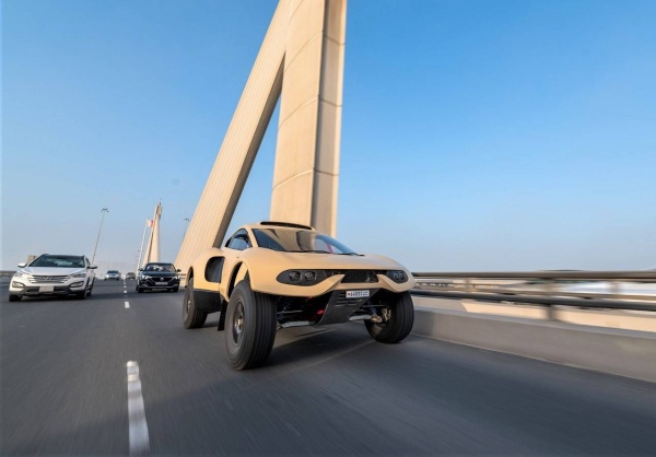 سيارة &laquo;هانتر&raquo; تلفت الأنظار في البحرين