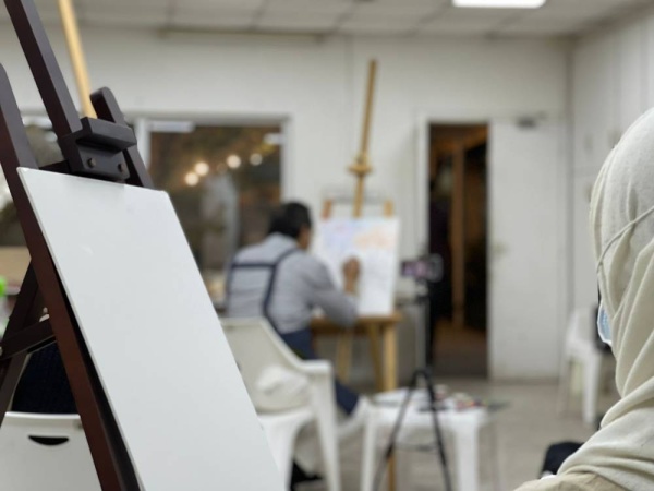 الفن المعاصر تستضيف بروفيسور النحت العالمي أسامة السروي.