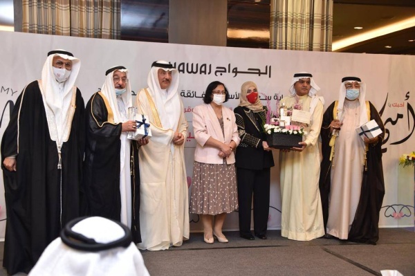 &laquo;الحواج&raquo; يكرم أعضاء الفريق الوطني للتصدي لفيروس كورونا و أمهاتهم
