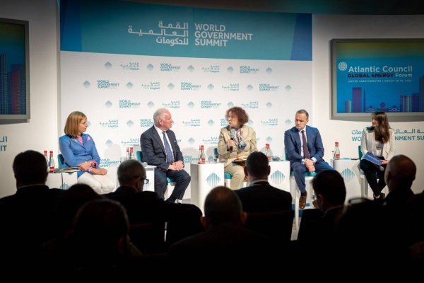 خبراء يستشرفون مستقبل تحديات الطاقة في أوروبا وآسيا وأفريقيا وضغوط المناخ وفرص الاقتصاد الدائري