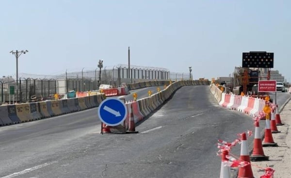 شؤون الأشغال: نقل الحركة المرورية على الجسر الجديد في سترة والبدء بالمرحلة الثانية