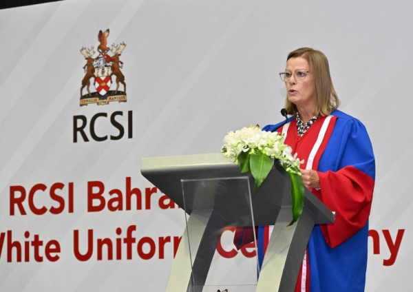 جامعة البحرين الطبية تحتفل بإنتقال 302 طالب إلى مرحلة التدريب الإكلينيكي