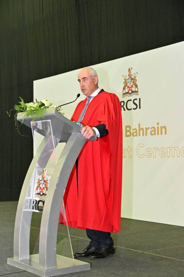 جامعة البحرين الطبية تحتفل بإنتقال 302 طالب إلى مرحلة التدريب الإكلينيكي