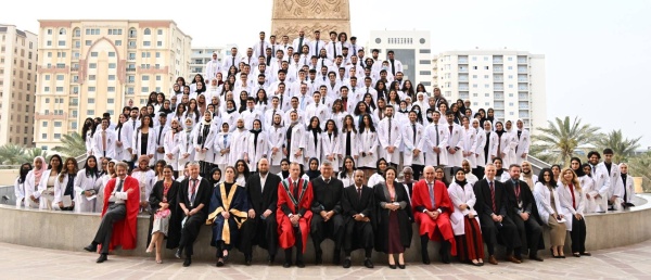 جامعة البحرين الطبية تحتفل بإنتقال 302 طالب إلى مرحلة التدريب الإكلينيكي