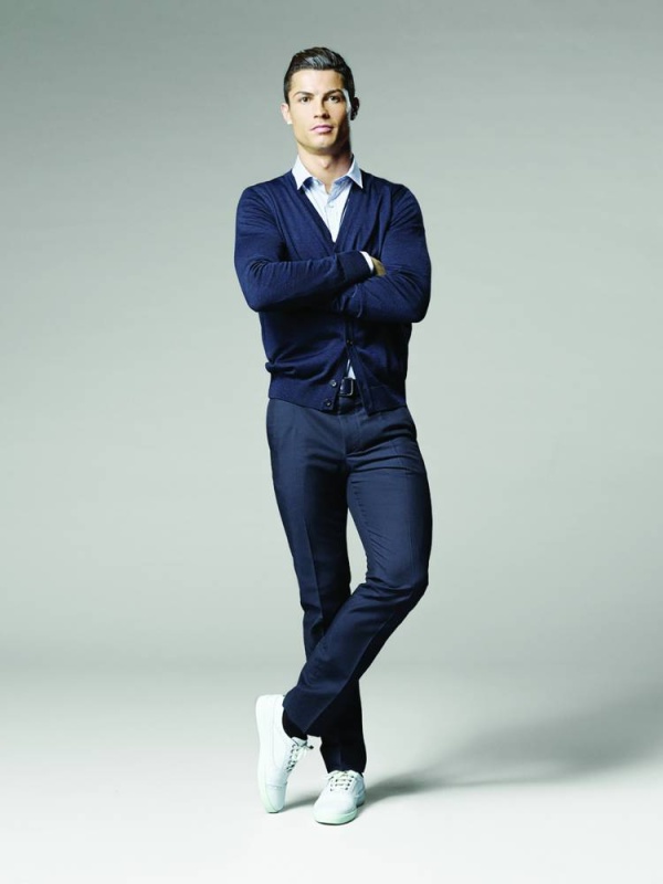 كريستيانو رونالدو.. من تناول بقايا الطعام إلى قائمة الأثرياء