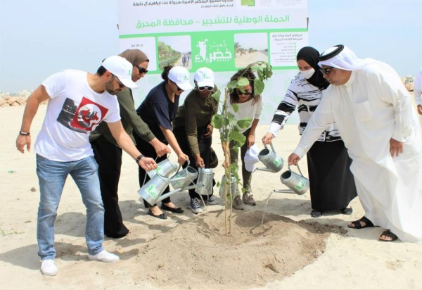 ستاندرد تشارترد بنك يدعم تشجير شارع "خليفة بن سلمان" بـ240 شجرة ضمن الحملة الوطنية للتشجير