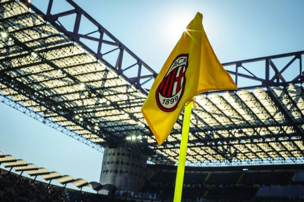 &laquo;إنفستكورب&raquo; يجذب سترلينج وأسينسيو ونكونكو إلى ميلان